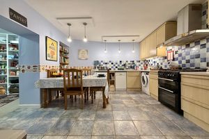 Kitchen/Breakfast Room- click for photo gallery